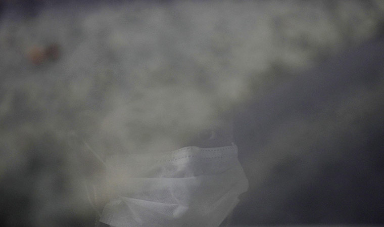 24 hours in pictures: search for landslide survivors in Brazil