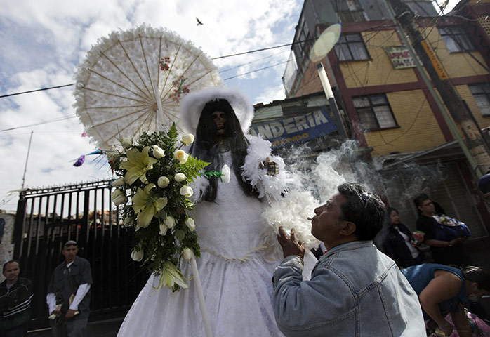 24 hours in pictures: La Santa Muerte ritual in 
