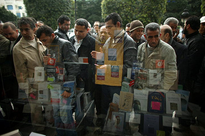 24 hours in pictures: demonstrations continue in tunisia