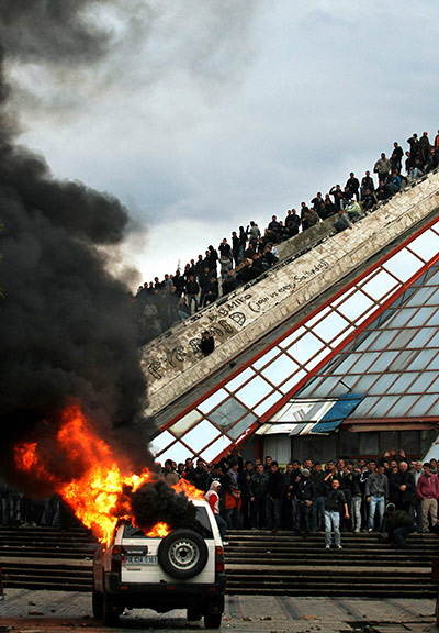 24 hours in pictures: Albanian demonstrators