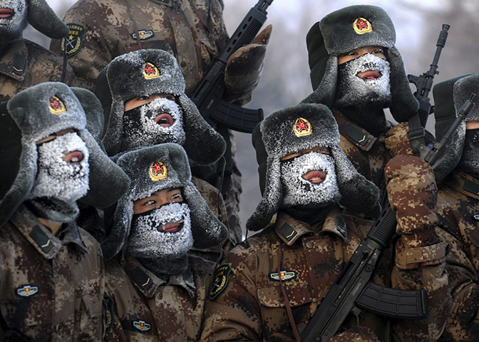 24 hours in pictures: Freezing Chinese troops
