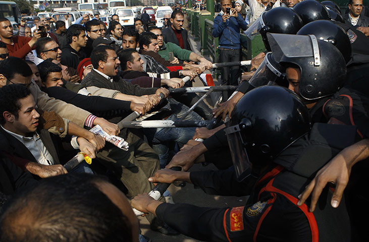 egpyt protests: Anti-government protesters clash with police 