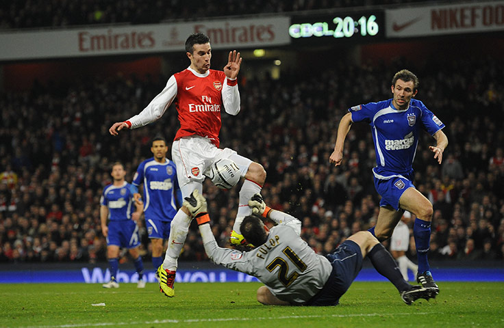 Arsenal v Ipswich Town: Fulop saves from Van Persie