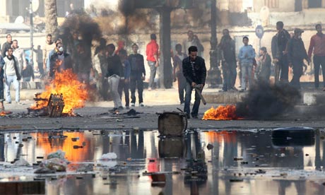Egyptian demonstrators burn