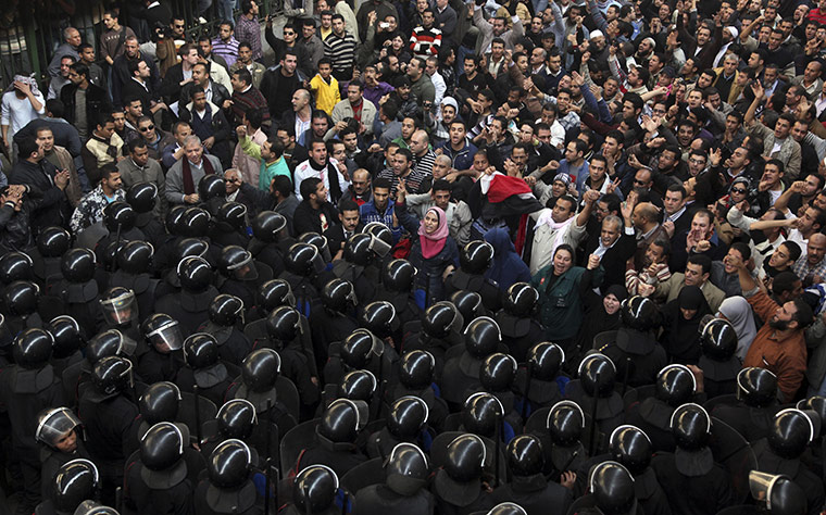 Protests in Egypt: Egyptian protesters face anti-riot policemen in Cairo