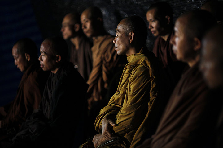 24 Hours: Buddhist monks join supporters of the yellow-shirted Alliance for Democracy