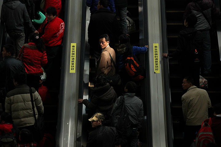 24 hours in pix: Lunar New Year preparations in China