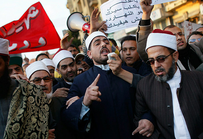 Egypt uprising: Islamic leaders chant slogans against Egyptian President Hosni Mubarak