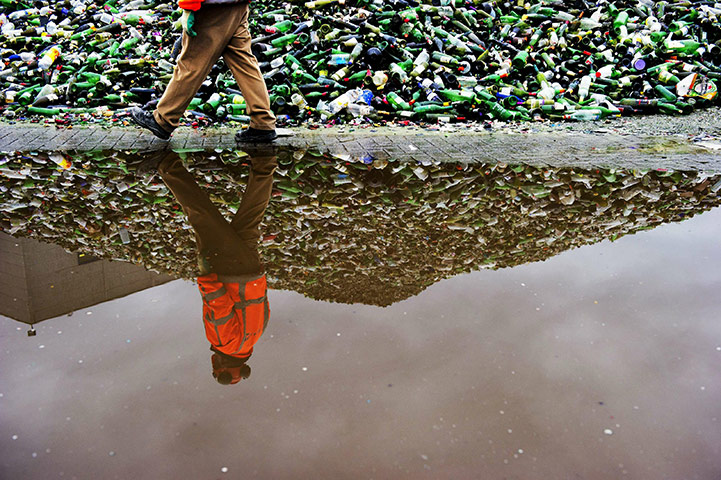 24 hours in pictures: glass recycling in Heijningen