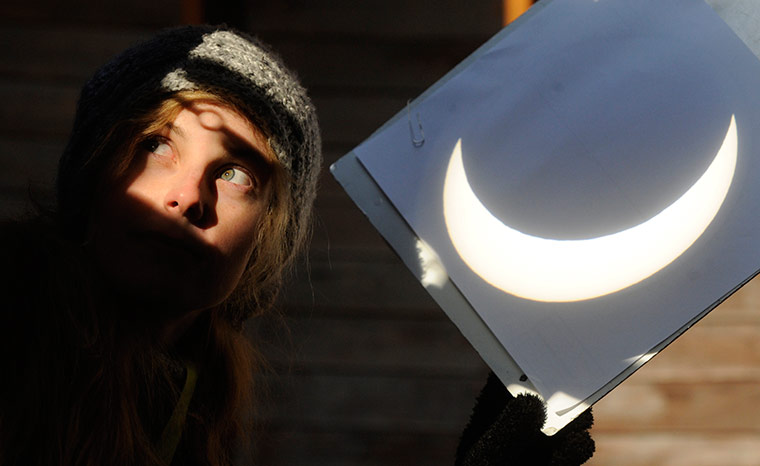 eclipse: Employee of the Stefanik Observatory in Prague uses a projection shield