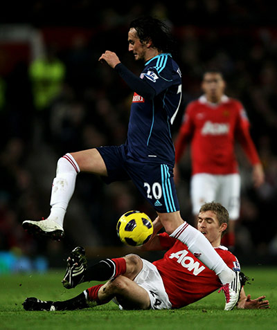 Tuesday Premier League: Darren Fletcher tackles Tuncay Sanli 