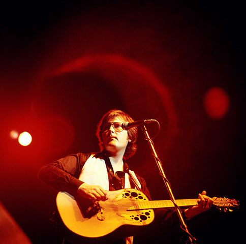 Gerry Rafferty: Gerry Rafferty performing on stage