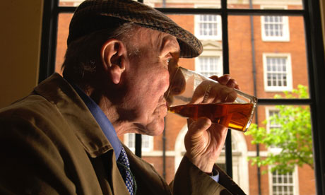 Old-man-drinking-pint-of--007.jpg