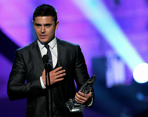 People's Choice Awards: Actor Zac Efron accepts the Favorite Movie Star Under 25 award