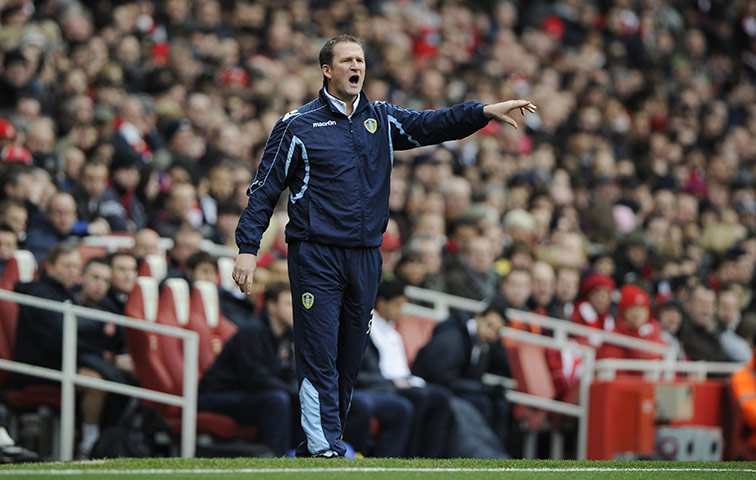 Arsenal v Leeds: Leeds manager Simon Grayson shouts instructions to his team