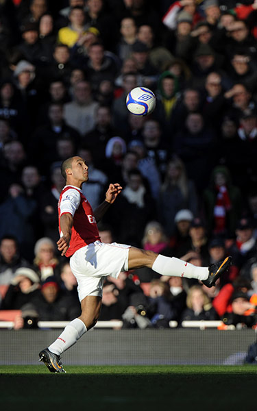 Arsenal v Leeds: Theo Walcott controls the ball