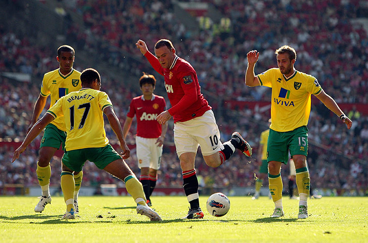 Saturday Roundup: Manchester United's Wayne Rooney goes through the Norwich City defence