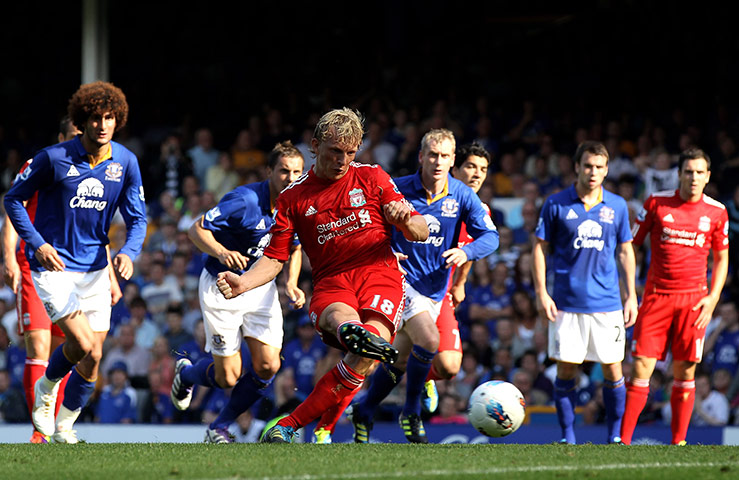 Saturday Roundup: Dirk Kuyt takes a penalty against Everton which was saved by Tim Howard