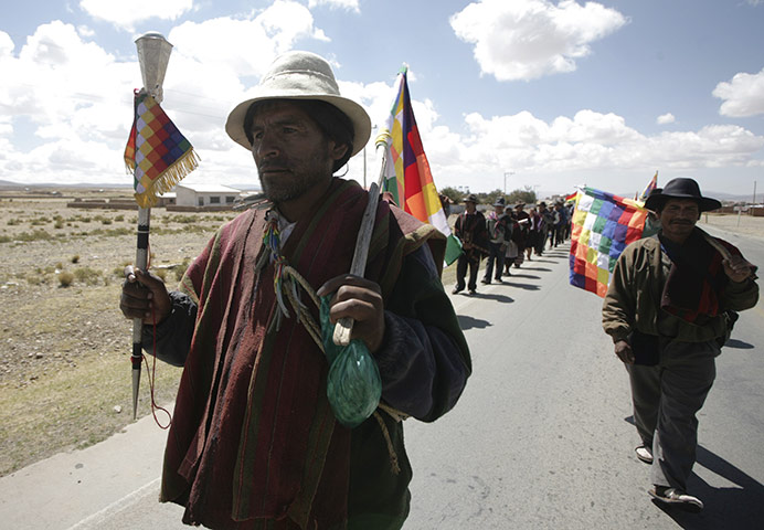 Bolivia Tipnis protests: 4 October: Indigenous Bolivians march from Sica Sica town to La Paz