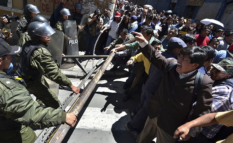 Bolivia Tipnis protests: 26 September: Protesters clash with police officers during a march