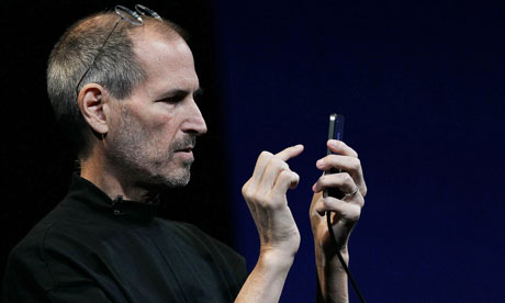 Steve-Jobs-unveiling-the--007.jpg