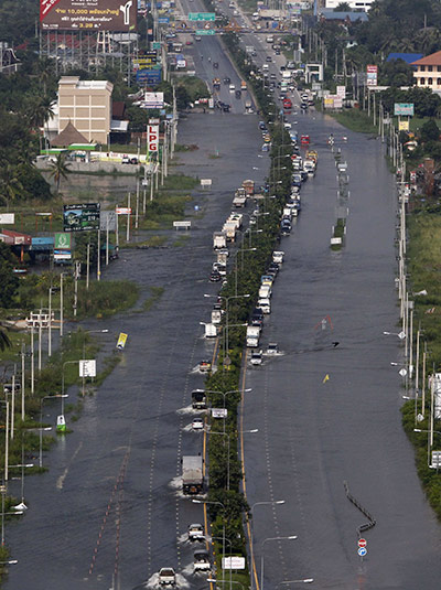 Thailand floods: An aerial view of a flooded street in Nonthaburi province
