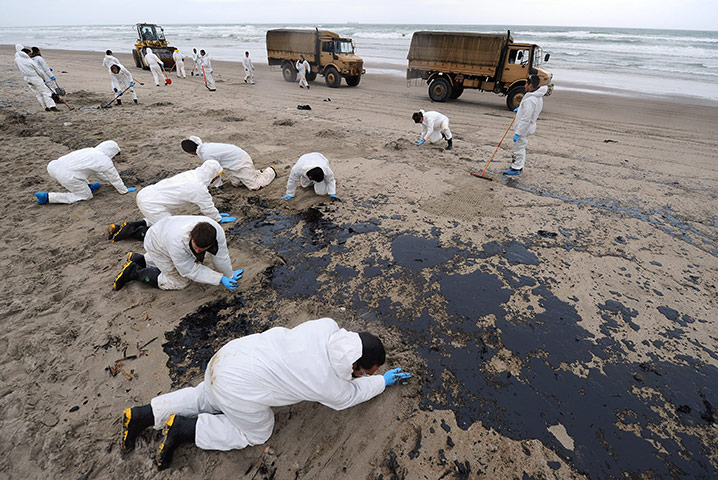 Rena oil spill: on Papamoa Beach near Tauranga , New Zealand