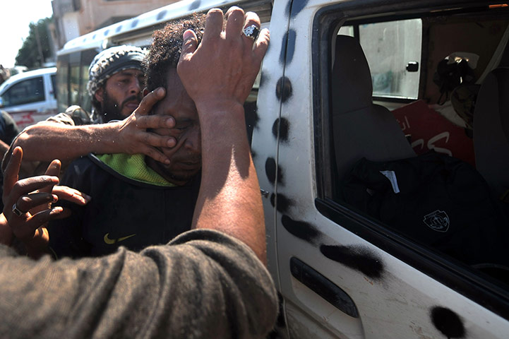 Sirte street battles: NTC soldiers capture an alleged fighter loyal to Gaddafi 