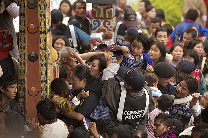 Bhutan royal wedding: police help children get safely into the Dzong