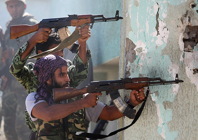 Libya, Sirte: Libyan National Transitional Council fighters fire at loyalist troops