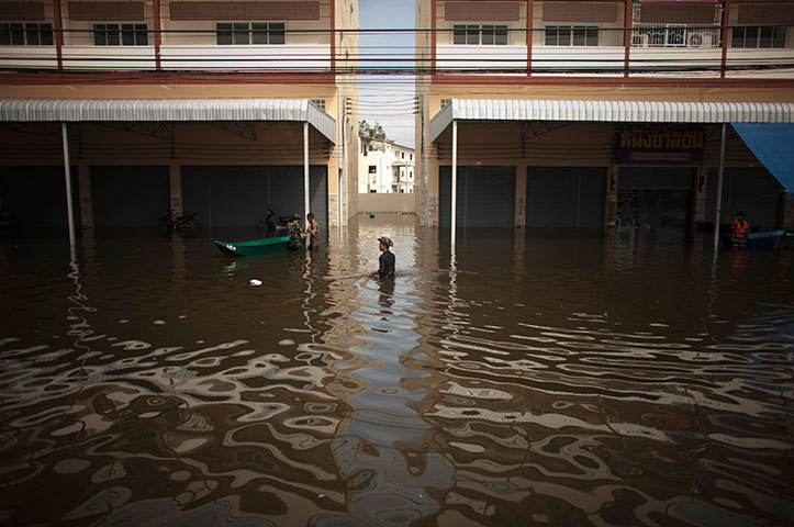 24 Hours: Bangkok Braces For Worse Flooding As Tides Peak