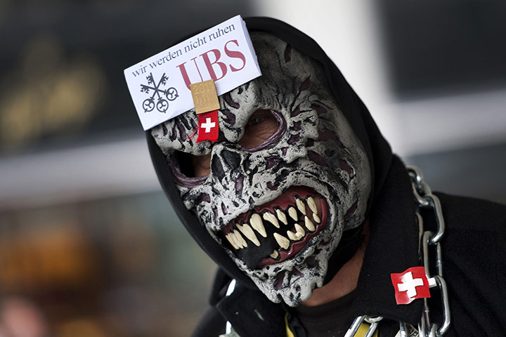 A-protester-wears-a-mask--002.jpg