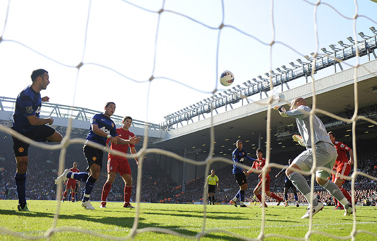 Liverpool v United: Hernandez equalises for Manchester United against Liverpool