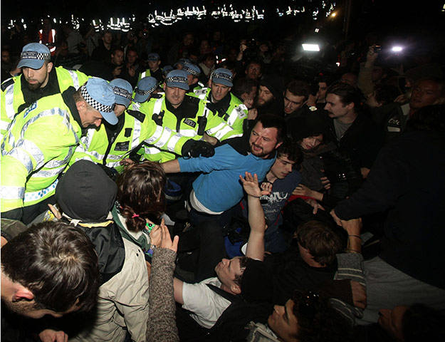 Occupy London protests: Oct 15: Police move in to get protesters off the steps of St Paul's 