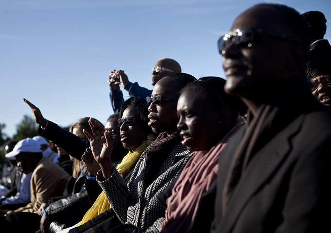 Martin Luther King: People sing during the dedication ceremony 