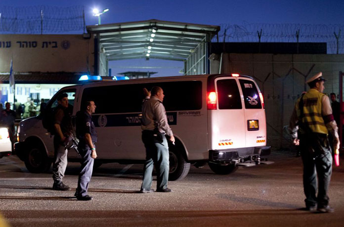 gilad shalit release: Part of the Israeli prisons convoy carrying Palestinians