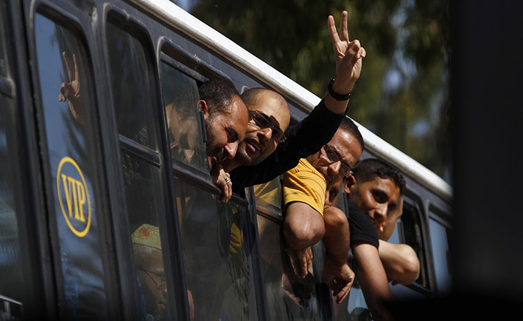 Shalit release: The border gate closes as Palestinian prisoners enter Gaza 
