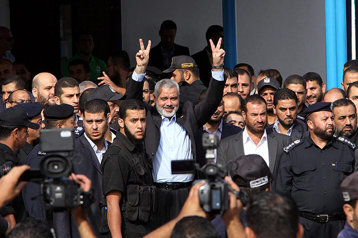 Shalit release: Gaza's Hamas Prime Minister Sheikh Ismail Haniyeh waves 
