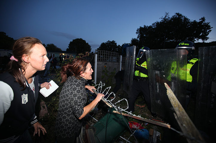 Dale farm eviction: Residents confront police as evictions begin at Dale Farm 