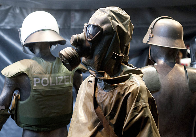 Dresden Military Museum: A gas mask of the German Bundeswehr and other protective wear 