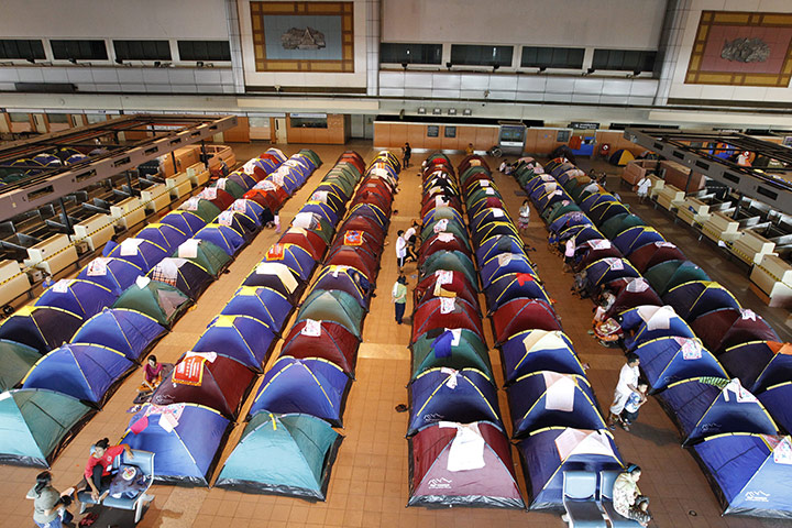 Thailand Floods: tents in Don Mueang airport