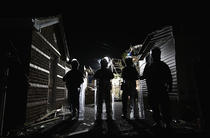 24 hours in pictures: Basildon, UK: Eviction of Dale Farm travellers camp