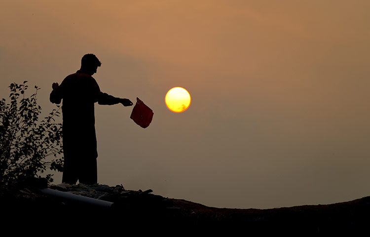 24 hours: Islamabad, Pakistan: A Pakistani boy prepares to fly a kite