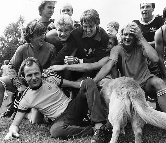 Sven-Goran Eriksson: Sven-Goran Eriksson with IFK Goteborg players