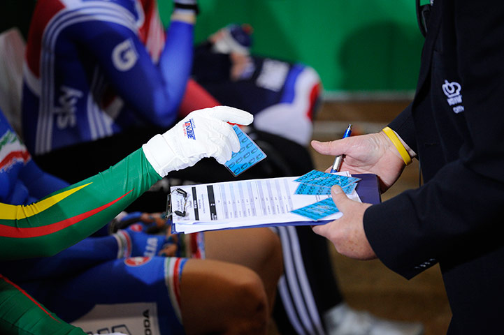 Euro Track Cycling: Euro track cycling champs drawing the starting position from cards