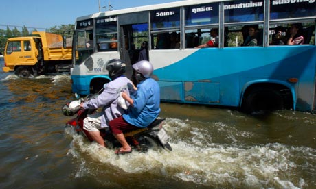 Bangkok floods seep into Don Muang airport, Thailand