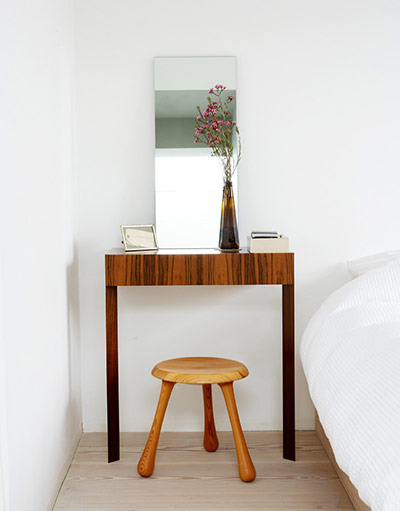 Modernist makeover: Modernist makeover: master bedroom