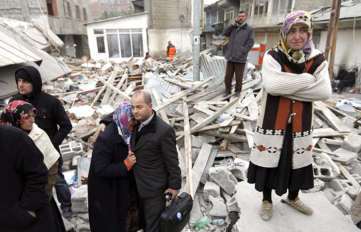 24 hours in pictures: Earthquake in Turkey