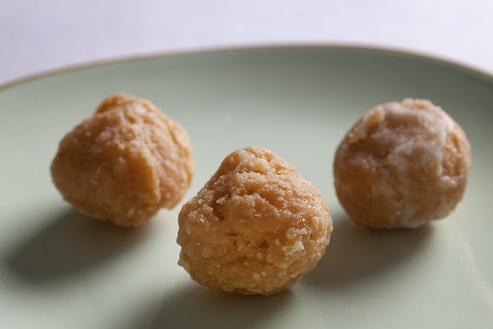 Diwali sweets: Shakkarpara