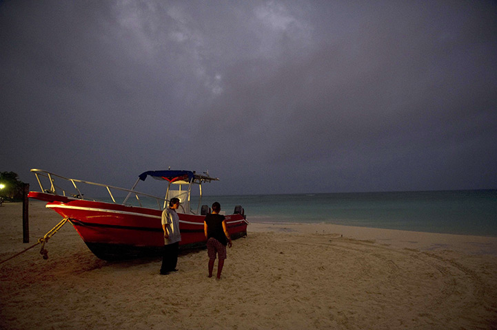 24 hours in pictures : Hurricane Rina approached Mexico